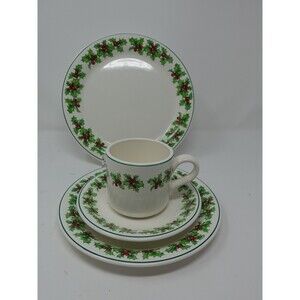 Vintage Termocrisa Crisa Mexico Holly Berry Christmas Dinnerware Set for 8